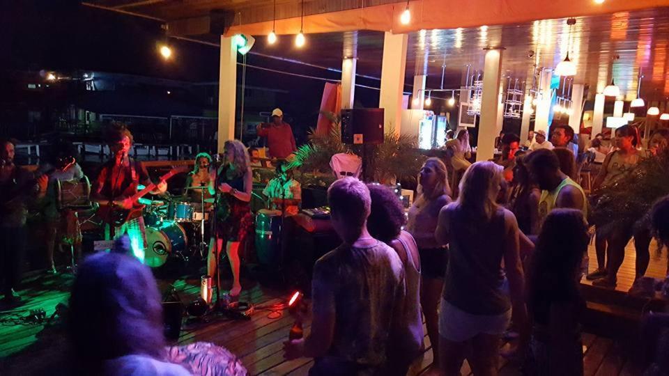 Hostel Mamallena Bocas Del Toro (Adults Only) Екстер'єр фото